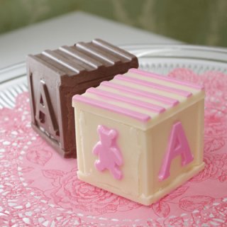 ベビーチョコレート型でバレンタインの簡単手作りチョコレートを
