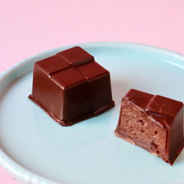 チョコレート型でバレンタインの簡単手作りチョコレートを