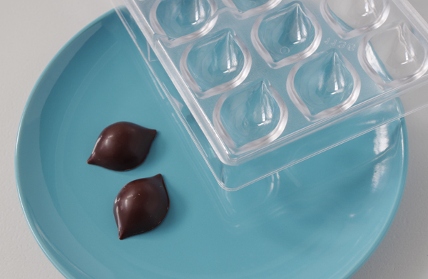 チョコレート型のお掃除方法（使用前のお手入れ） - NUT2deco（ナッツデコ）