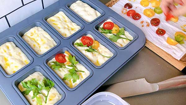 フォアッチャに野菜を並べてフォカッチャアートに