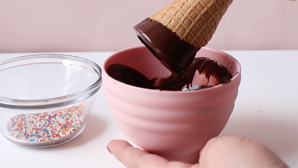 アイスクリームコーンのデコレーション