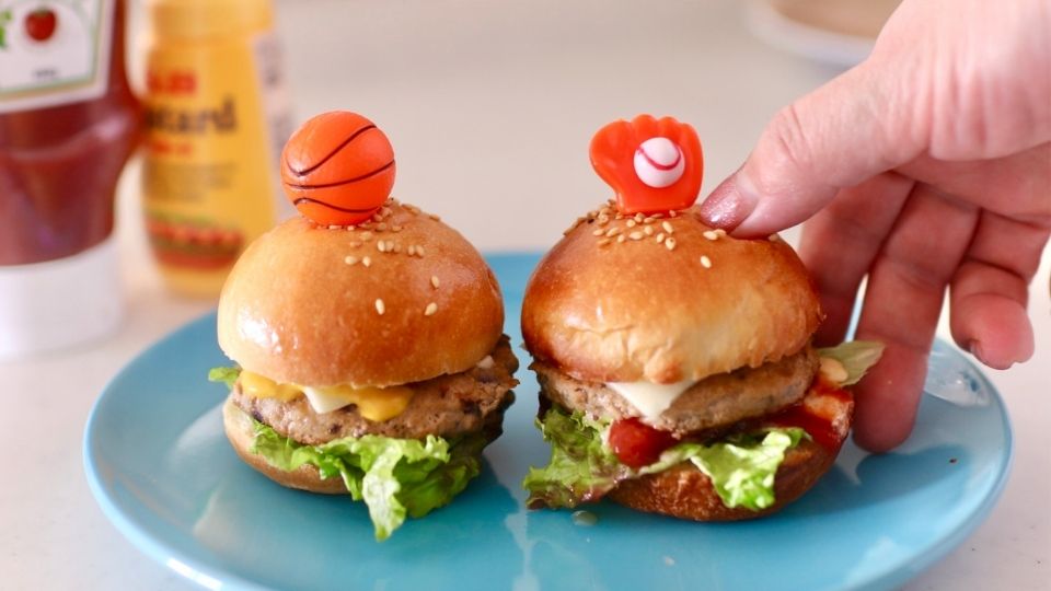 スポーツのピックで、ミニバーガー