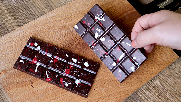 チョコレート型でバレンタインの簡単手作りチョコレートを