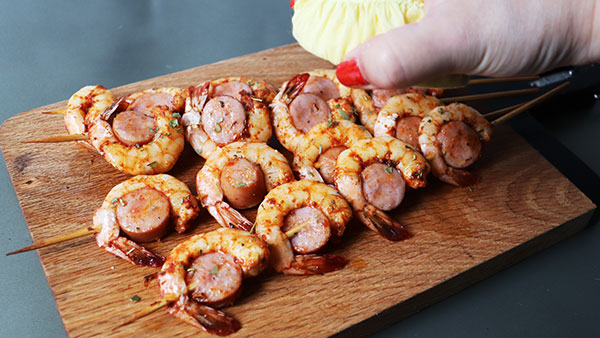 エビとソーセージのケバブ（Sausage & Grilled Shrimp Kabobs）